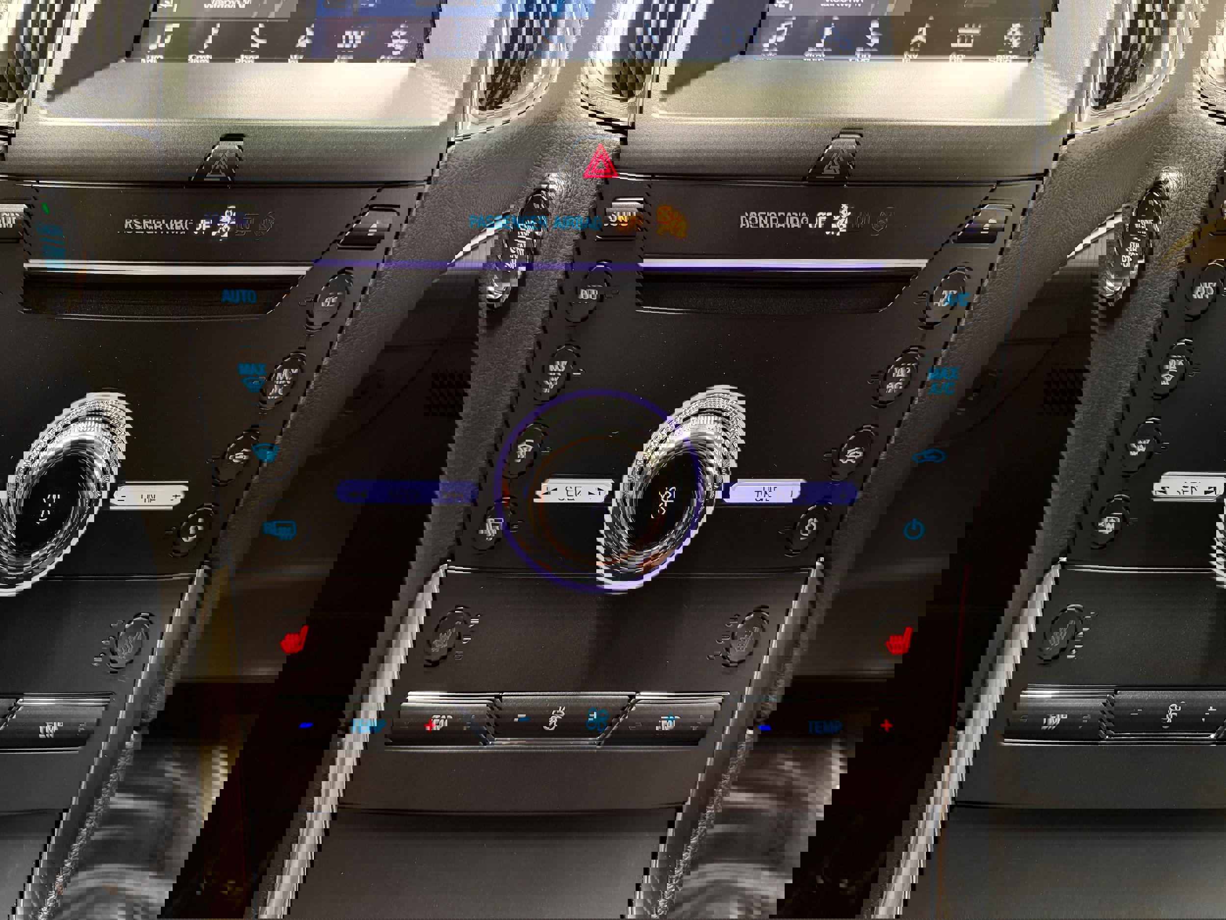 Certified 2019 Ford Edge Titanium w/ Cold Weather Package AWD/4WD image 23