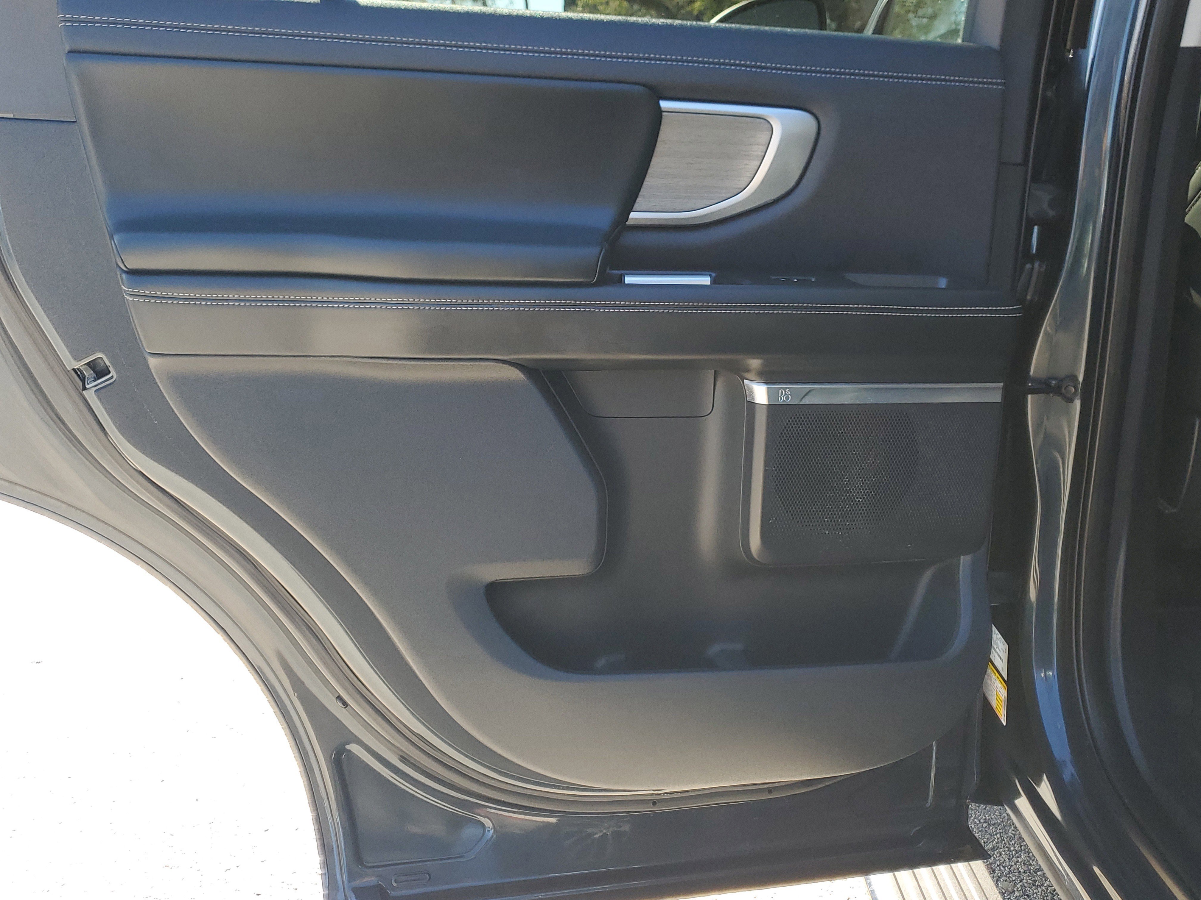 Certified 2025 Ford Expedition Platinum image 12