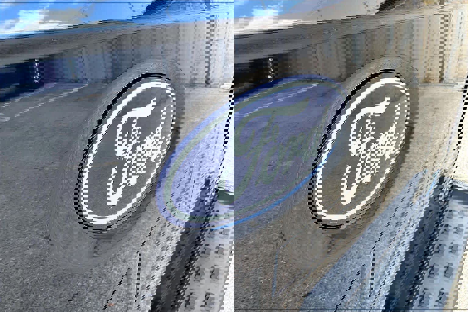 Certified 2025 Ford F150 Lightning XLT w/ Max Trailer Tow Package image 31