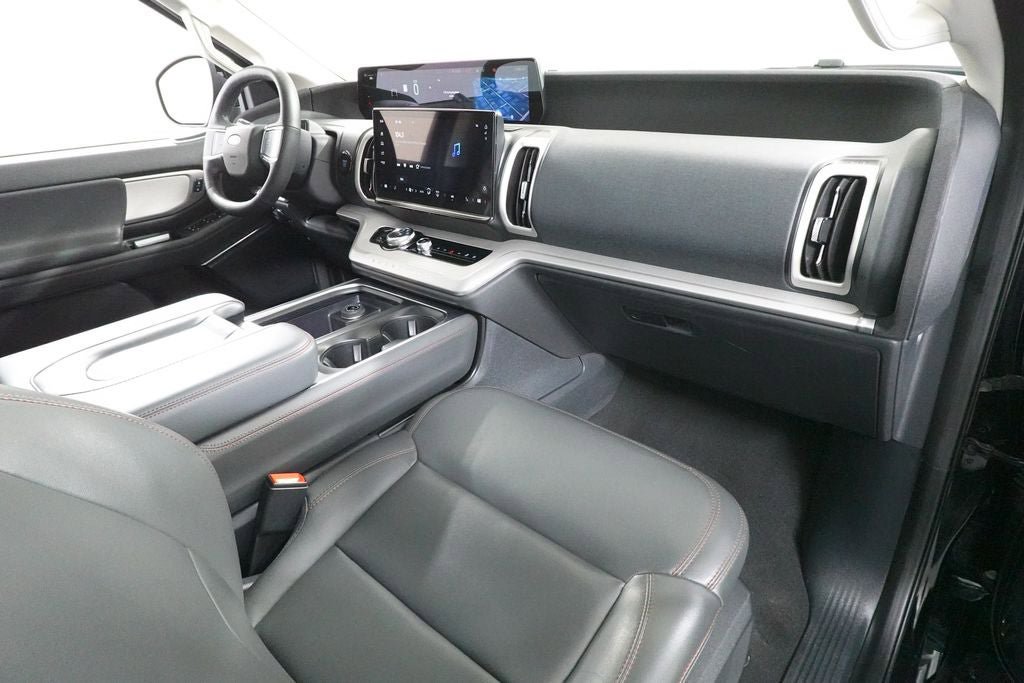 Certified 2025 Ford Expedition Active AWD/4WD image 36