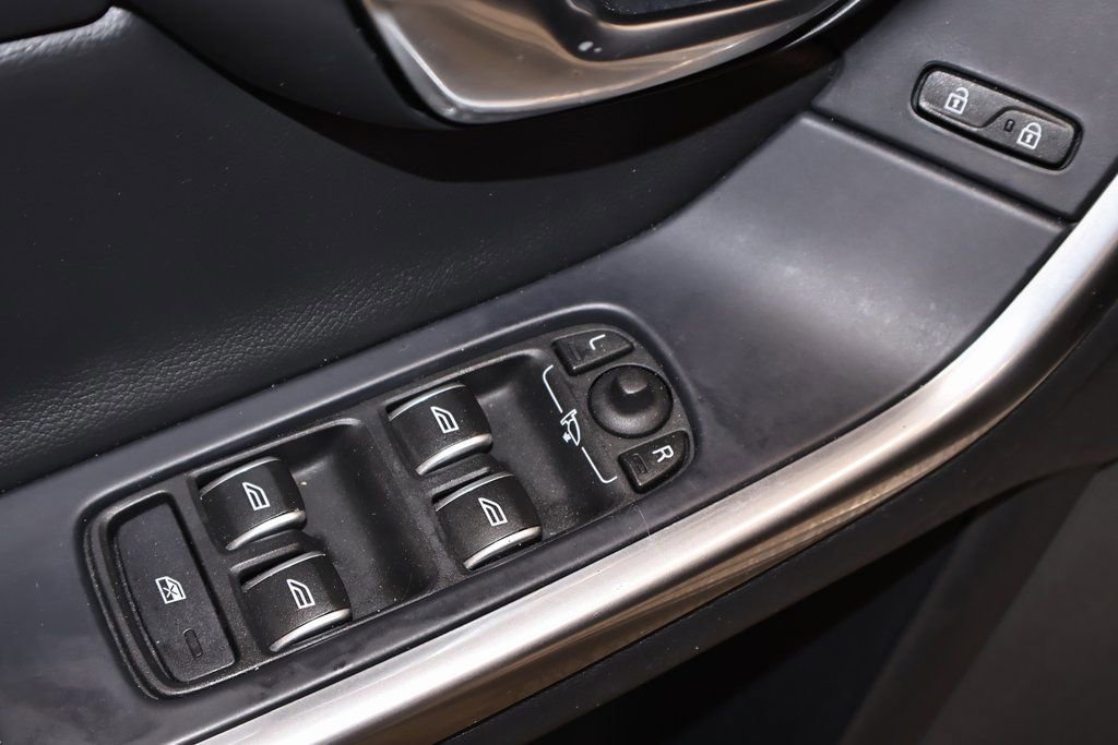 Used 2017 Volvo S60 T5 Inscription image 15