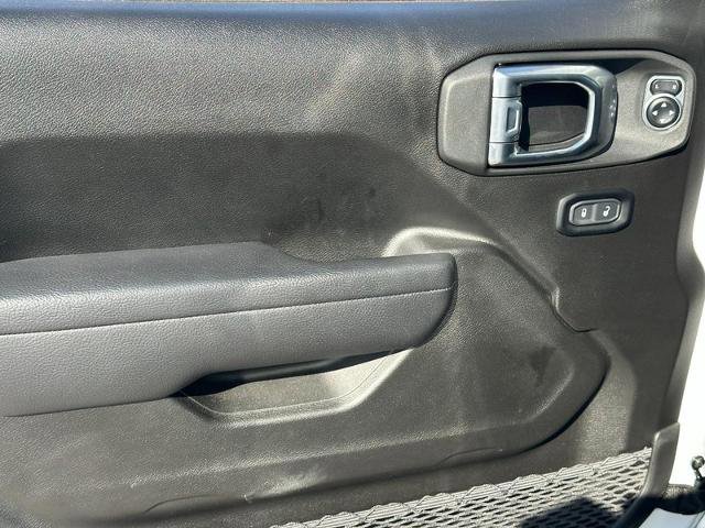 Used 2024 Jeep Gladiator Mojave w/ Technology Group image 16