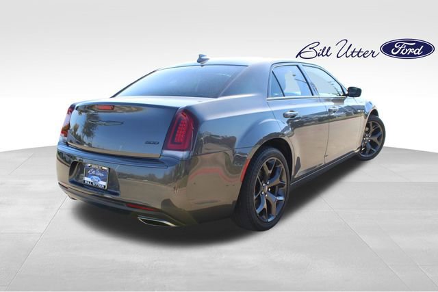 Used 2023 Chrysler 300 Touring w/ Sport Appearance Package image 5
