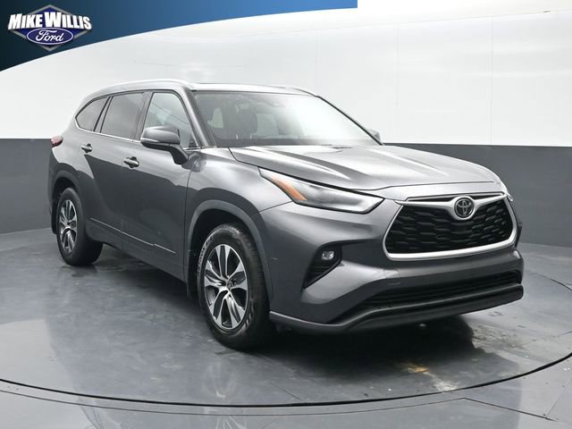 Used 2022 Toyota Highlander XLE FWD image 1
