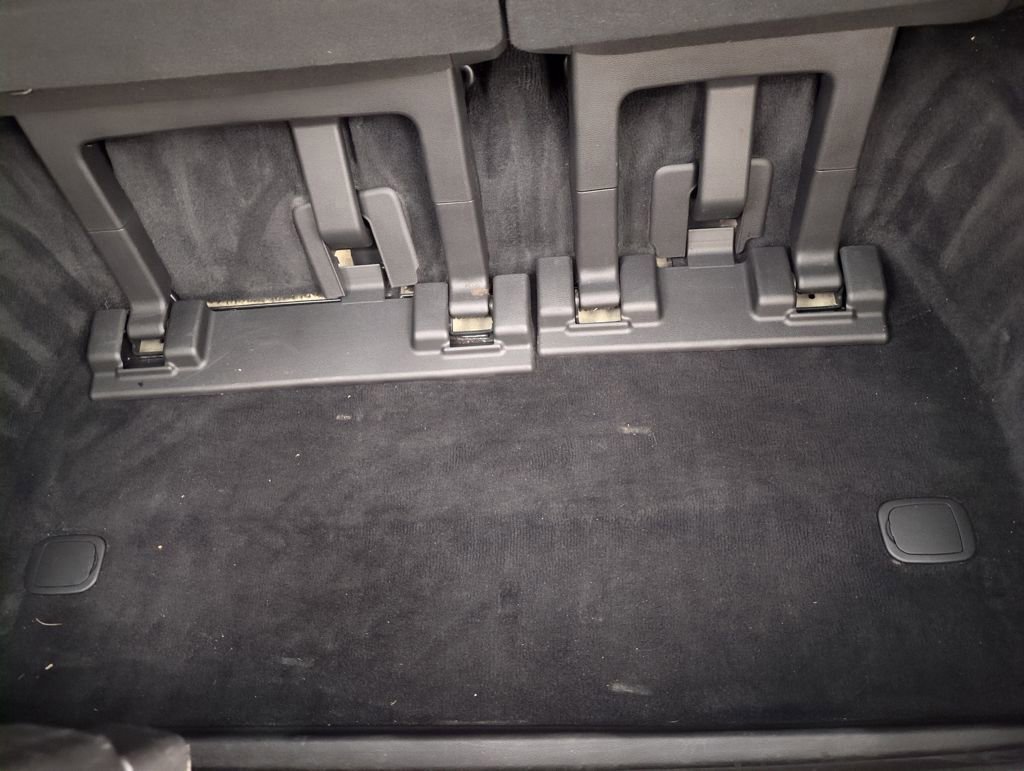 Used 2024 Kia Carnival LX image 35