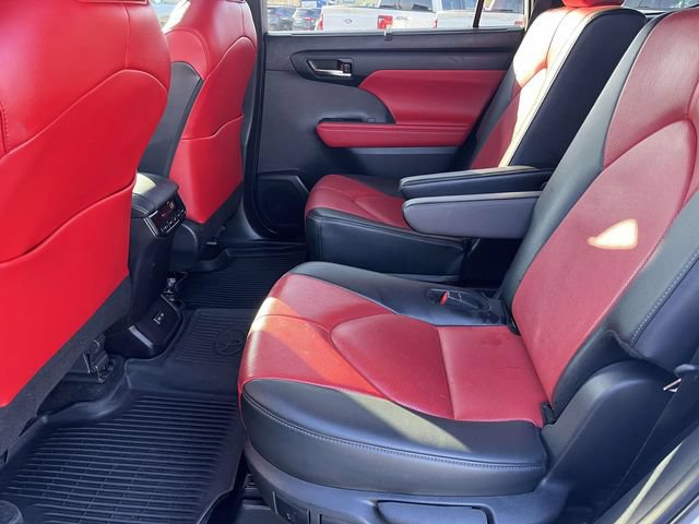 Used 2024 Toyota Highlander XSE FWD image 13