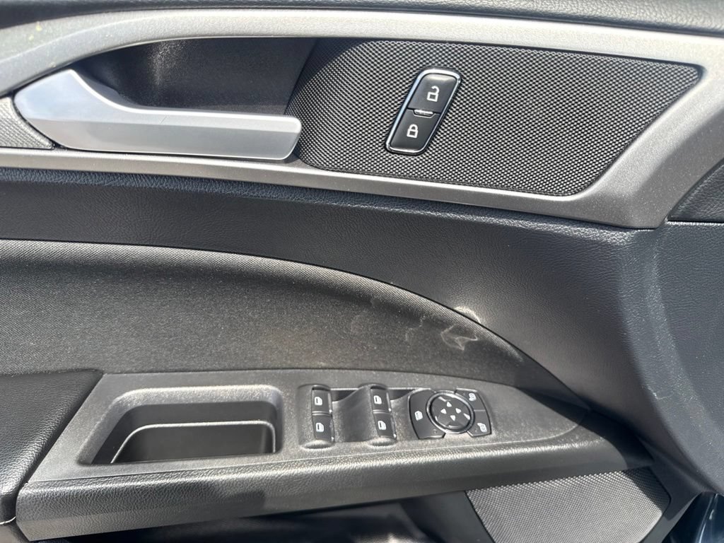 Certified 2020 Ford Fusion SE AWD/4WD image 23