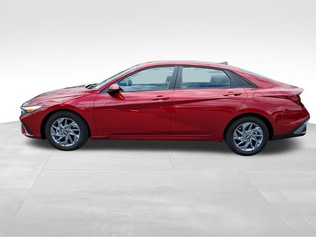 Used 2024 Hyundai Elantra SEL FWD image 4