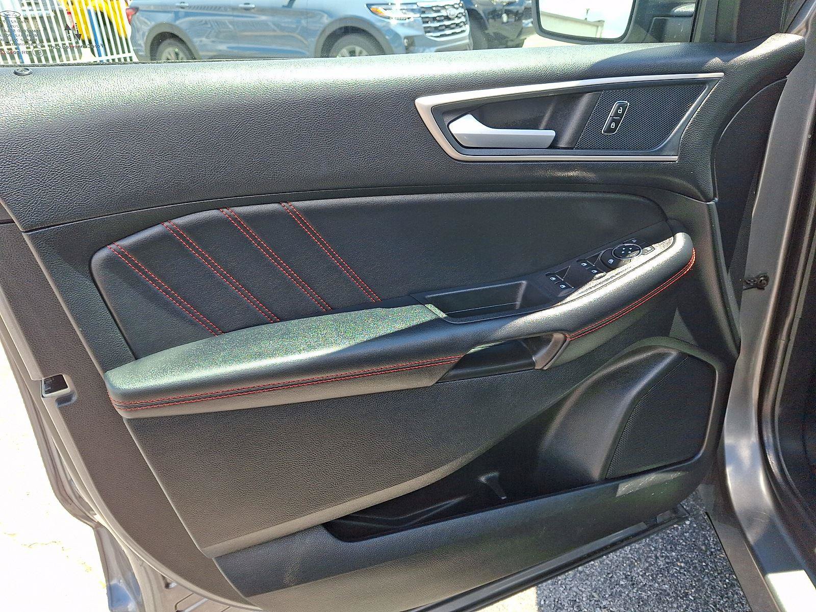 Certified 2024 Ford Edge ST-Line AWD/4WD image 13