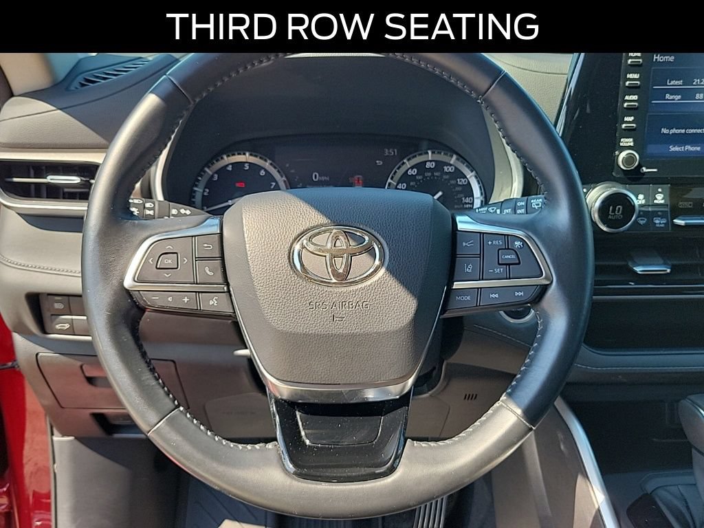 Used 2021 Toyota Highlander XLE AWD/4WD image 23