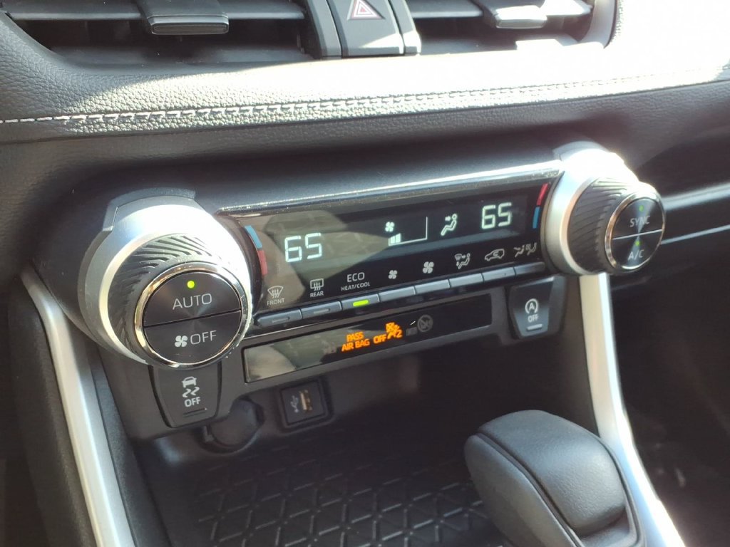 Used 2023 Toyota RAV4 XLE AWD/4WD image 21