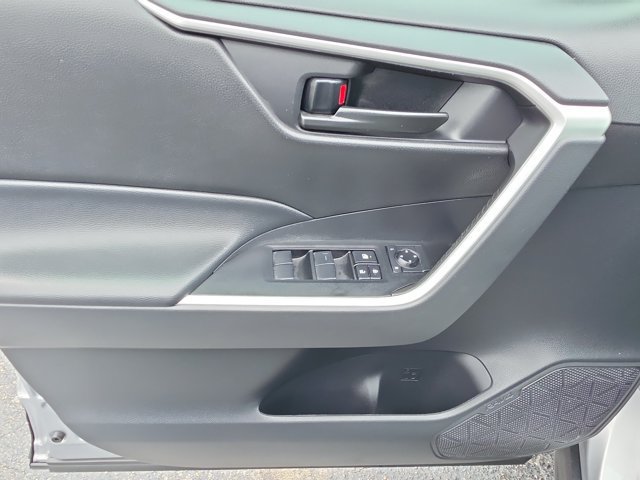Used 2024 Toyota RAV4 LE AWD/4WD image 16