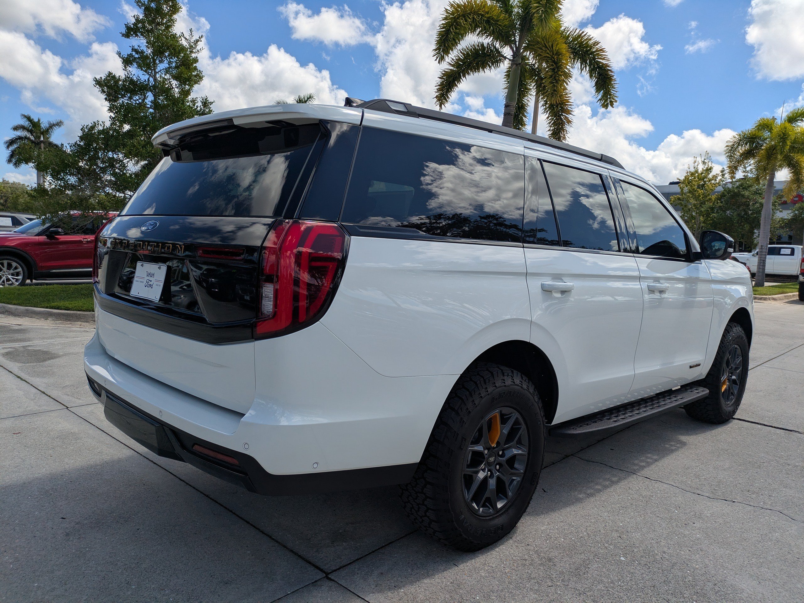 Certified 2025 Ford Expedition Tremor AWD/4WD image 4