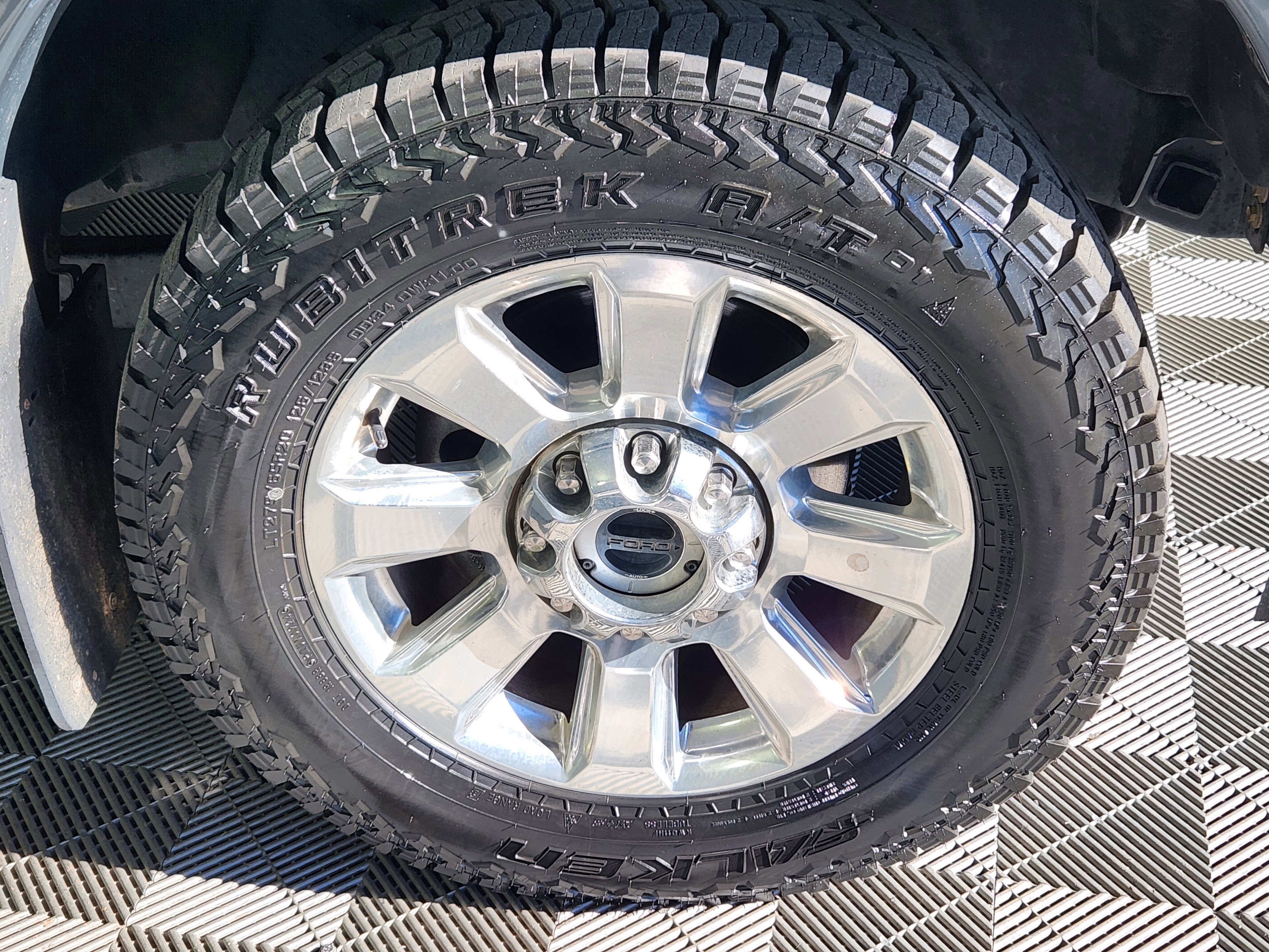 Certified 2021 Ford F350 Platinum w/ FX4 Off-Road Package image 9