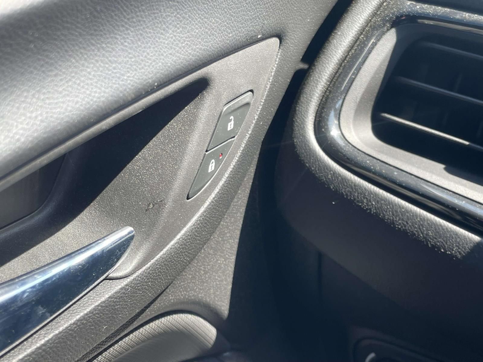 Used 2022 Chevrolet Equinox RS w/ RS Leather Package image 27