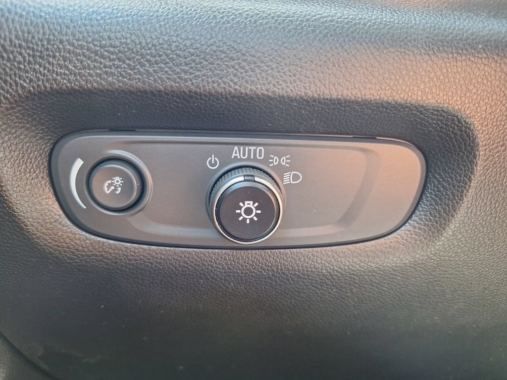 Used 2020 Chevrolet Traverse LS FWD image 16