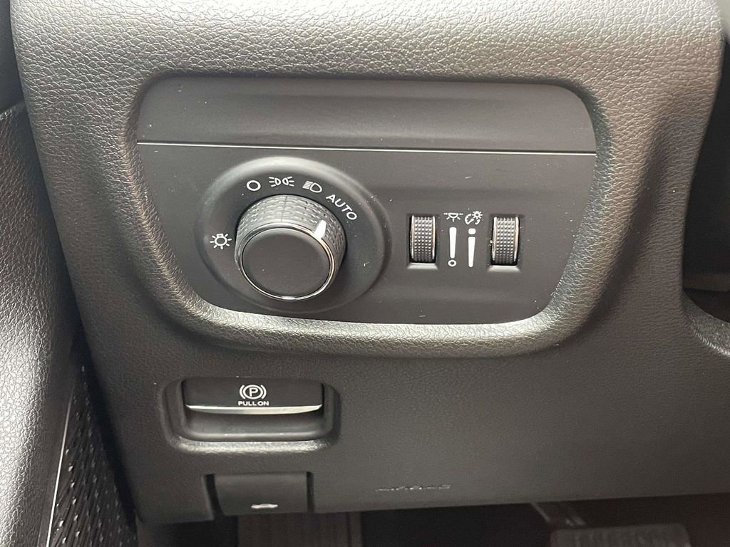 Used 2025 Jeep Grand Cherokee L Altitude image 27