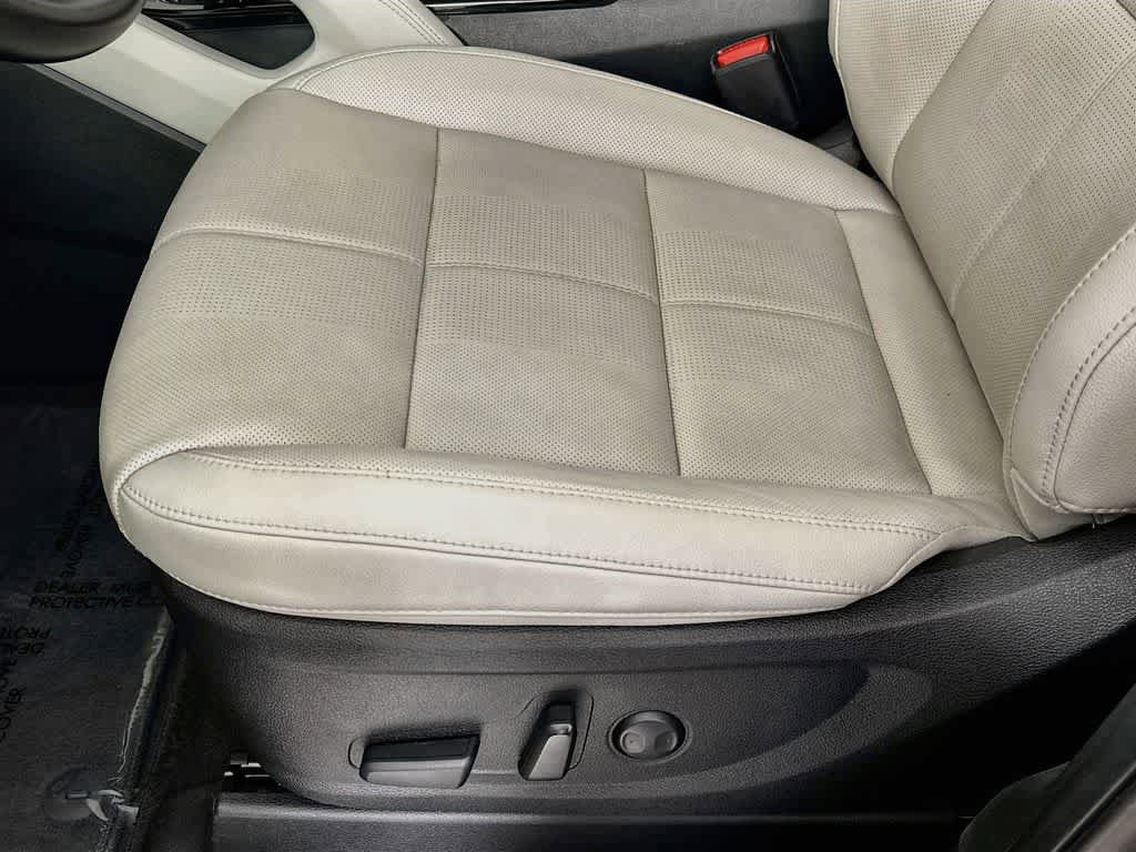 Used 2024 Kia Telluride EX w/ EX Captain's Chair Package FWD image 31