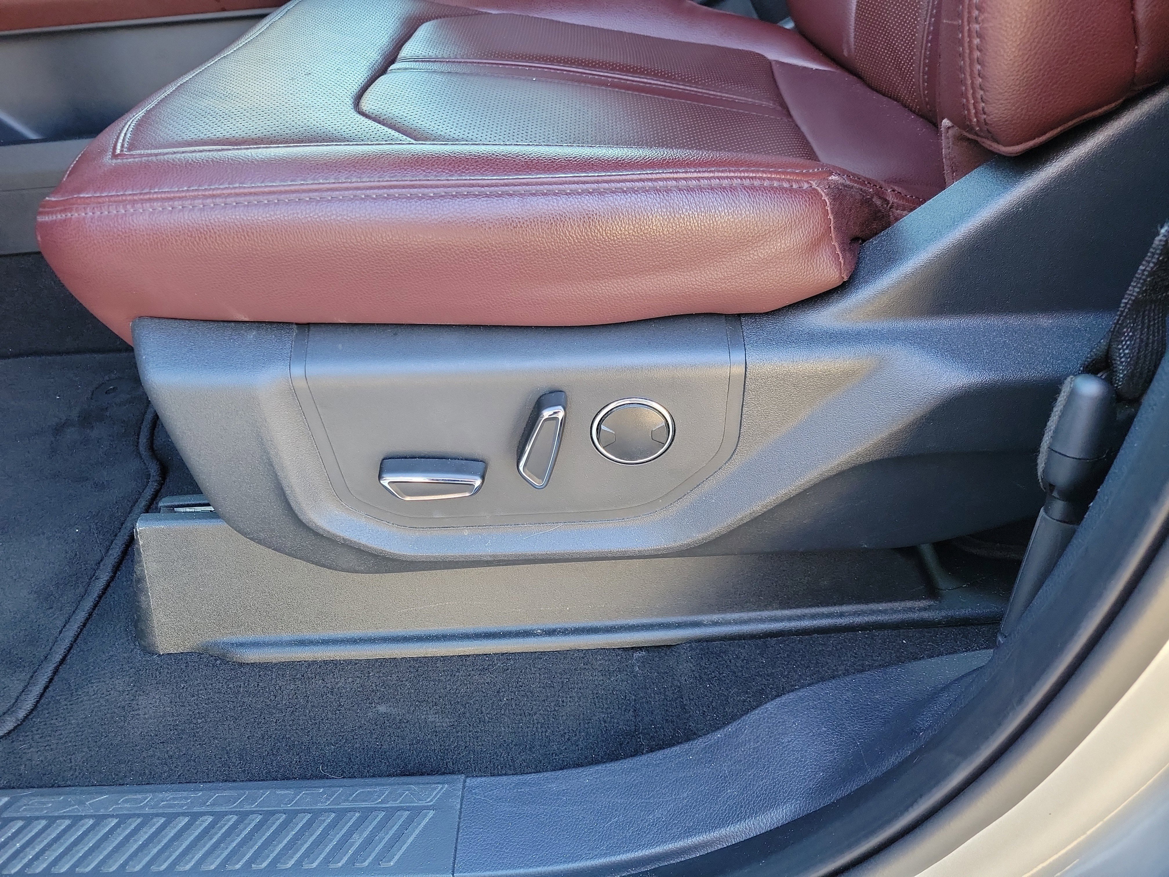 Certified 2024 Ford Expedition Limited image 8