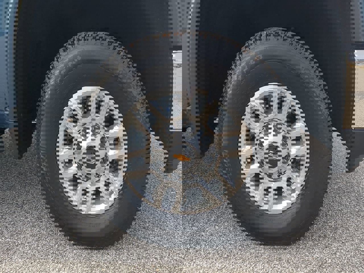 Used 2024 Chevrolet Silverado 2500 LT w/ Convenience Package image 9