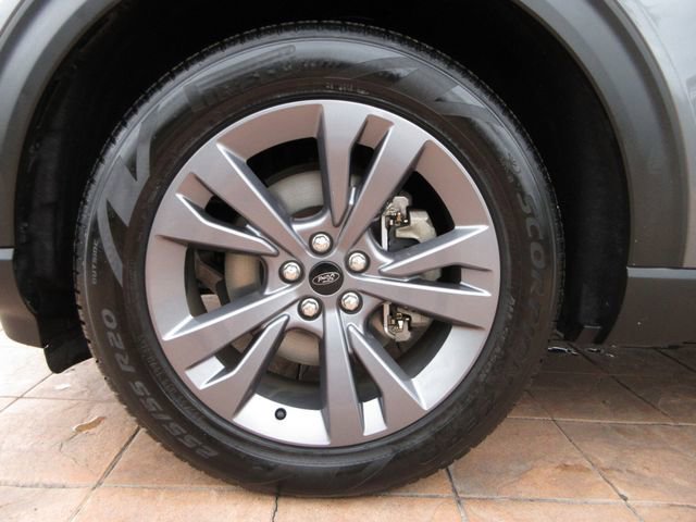 Certified 2022 Ford Explorer XLT w/ Equipment Group 202A image 9