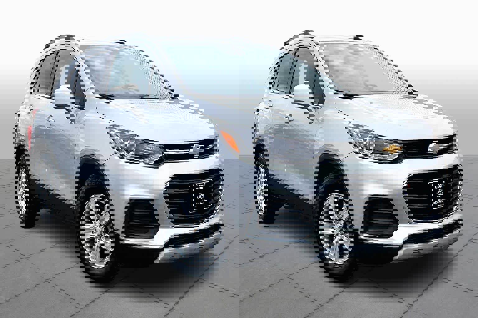 Used 2020 Chevrolet Trax LT w/ LT Convenience Package image 2