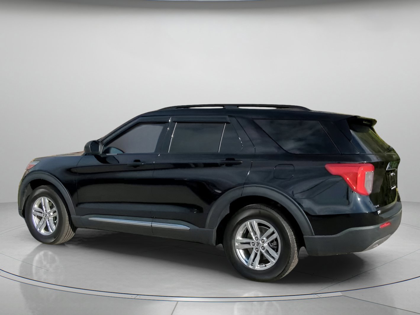 Certified 2022 Ford Explorer XLT w/ Equipment Group 202A image 11