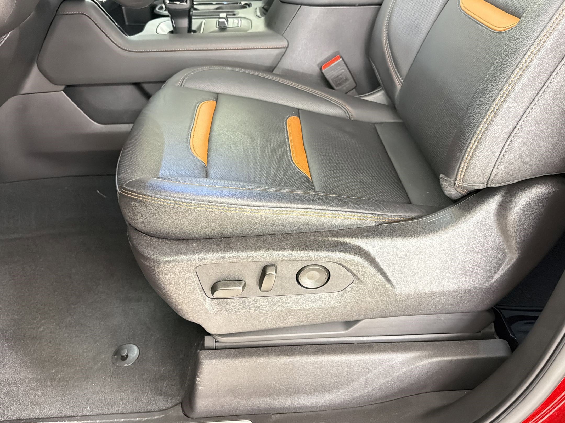 Used 2024 GMC Sierra 1500 AT4 w/ Technology Package AWD/4WD image 14