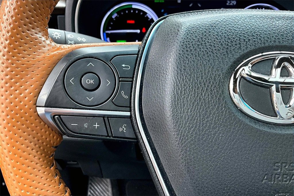 Used 2022 Toyota Avalon Limited image 18