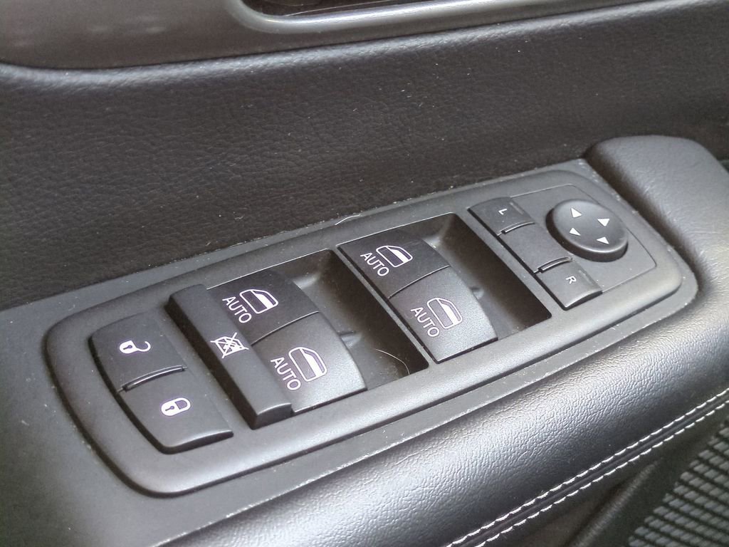 Used 2025 Chrysler Pacifica Select FWD image 27