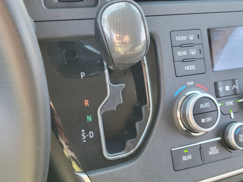 Used 2020 Toyota Sienna SE w/ Carpet Mat Package FWD image 24
