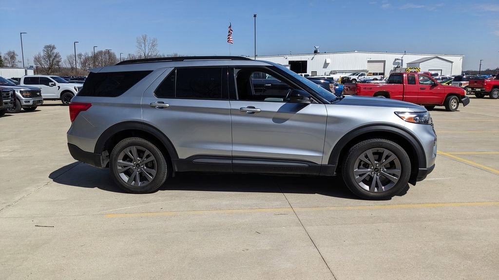 Certified 2022 Ford Explorer XLT w/ XLT Sport Appearance Package image 2