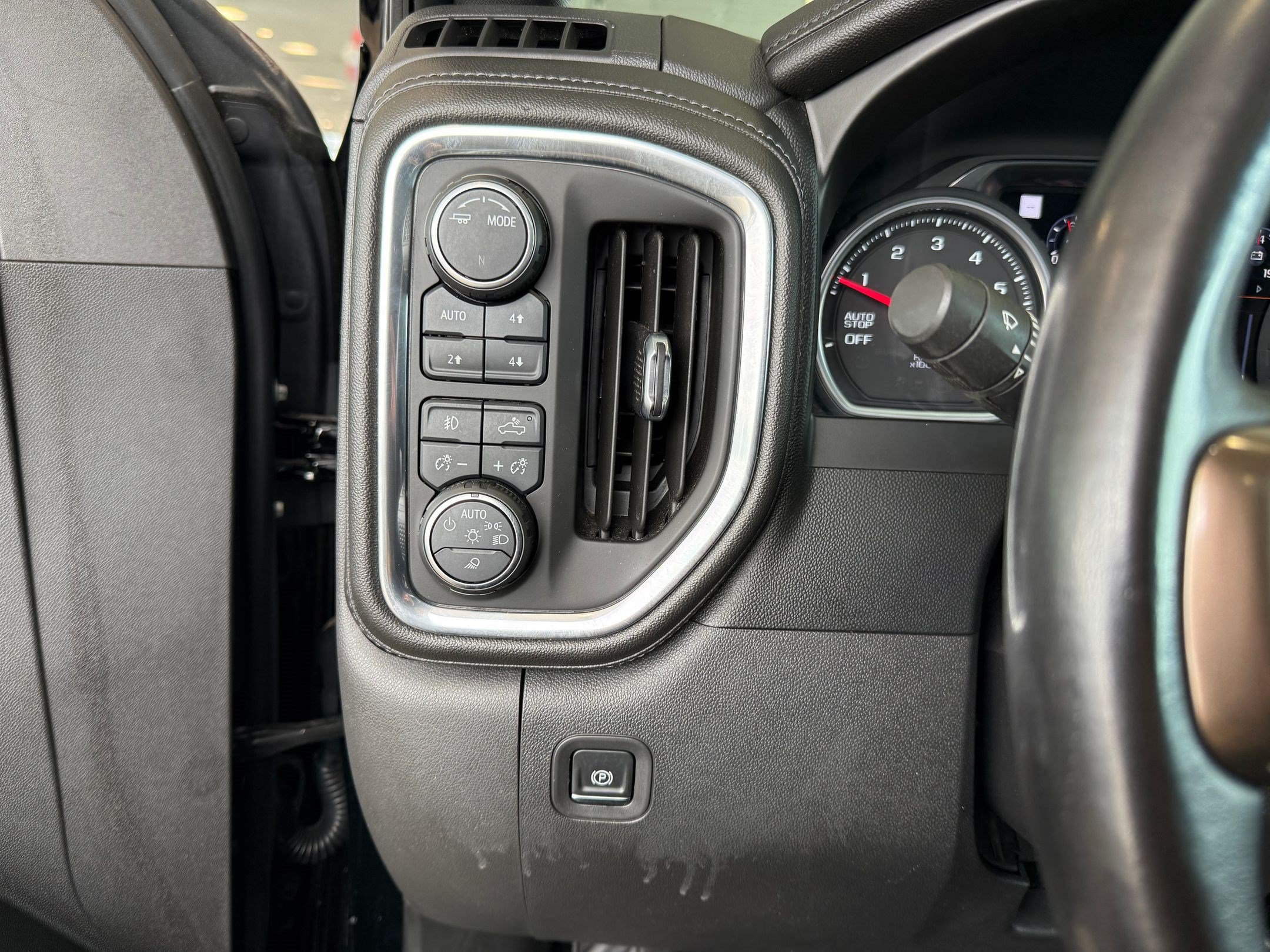 Used 2021 Chevrolet Silverado 1500 High Country AWD/4WD image 31