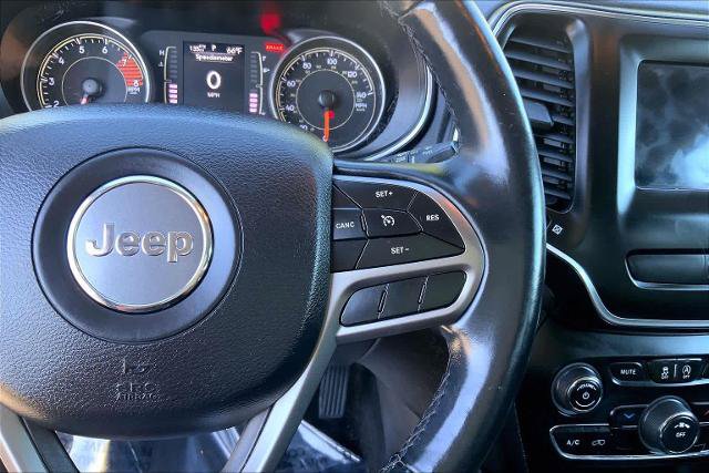 Used 2019 Jeep Cherokee Latitude Plus w/ Cold Weather Group AWD/4WD image 24