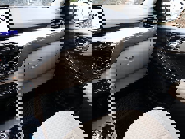 Certified 2020 Ford Escape SE image 12