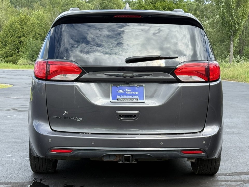 Used 2020 Chrysler Pacifica Touring-L Plus image 3