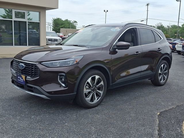 Certified 2023 Ford Escape Platinum w/ Class II Trailer Tow Package AWD/4WD image 3