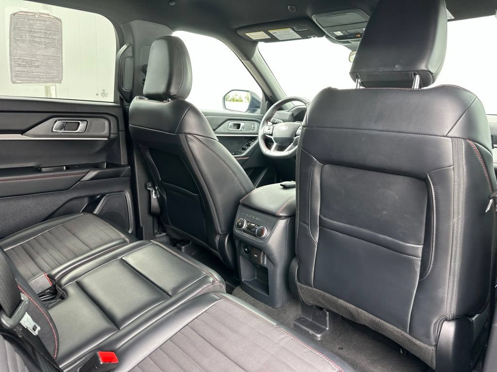 Certified 2025 Ford Explorer ST-Line w/ ST-Line Street Pack AWD/4WD image 32