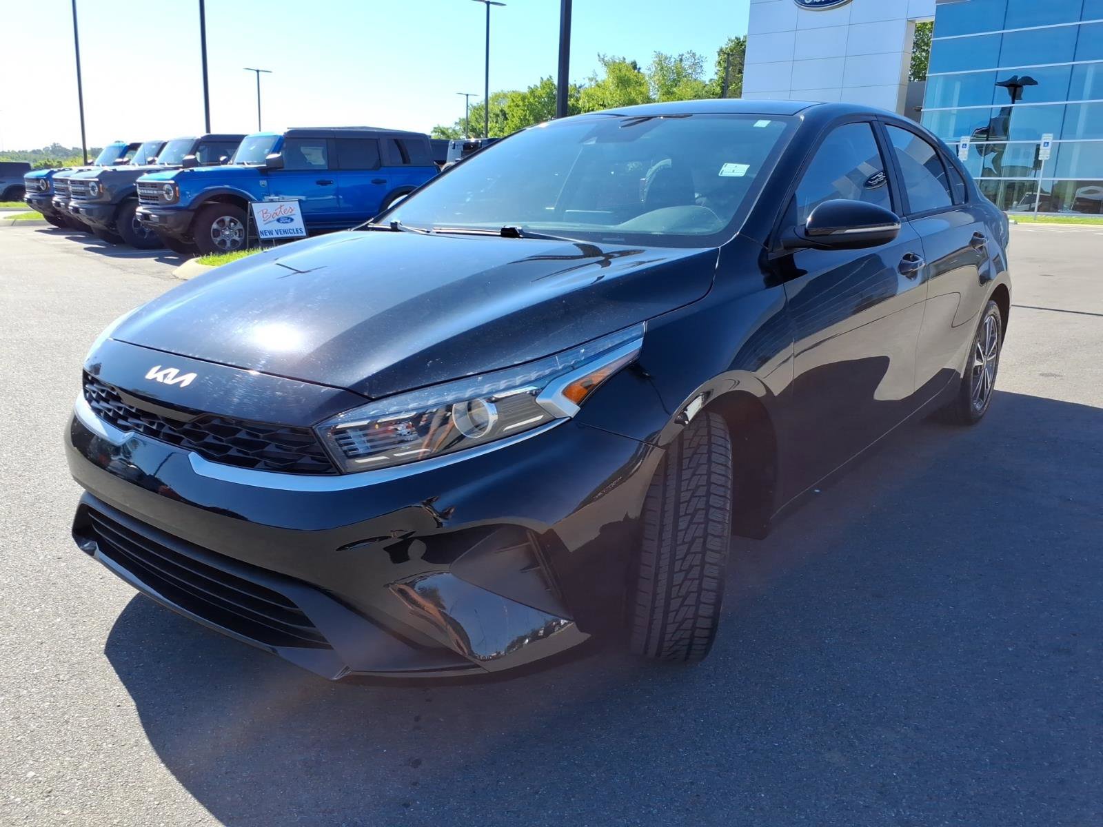 Used 2023 Kia Forte LXS w/ LXS Technology Package FWD image 7