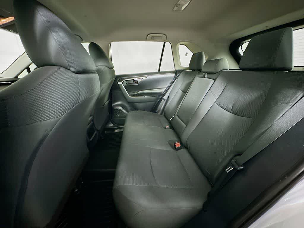 Used 2019 Toyota RAV4 LE FWD image 14