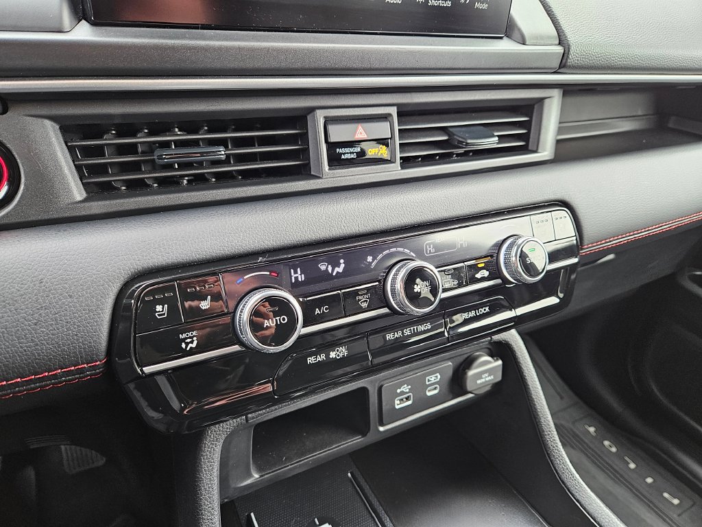 Used 2025 Honda Pilot Black Edition image 26