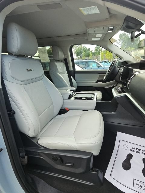 Certified 2025 Ford Expedition Platinum w/ Driver's Package AWD/4WD image 3