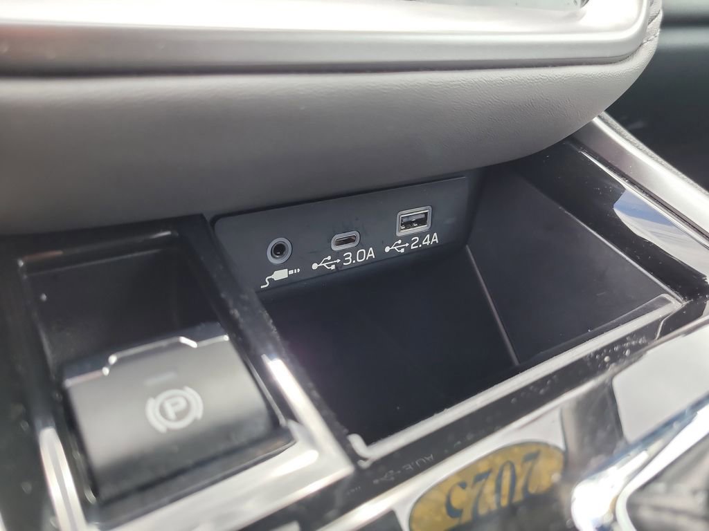 Used 2025 Subaru Outback Limited image 26