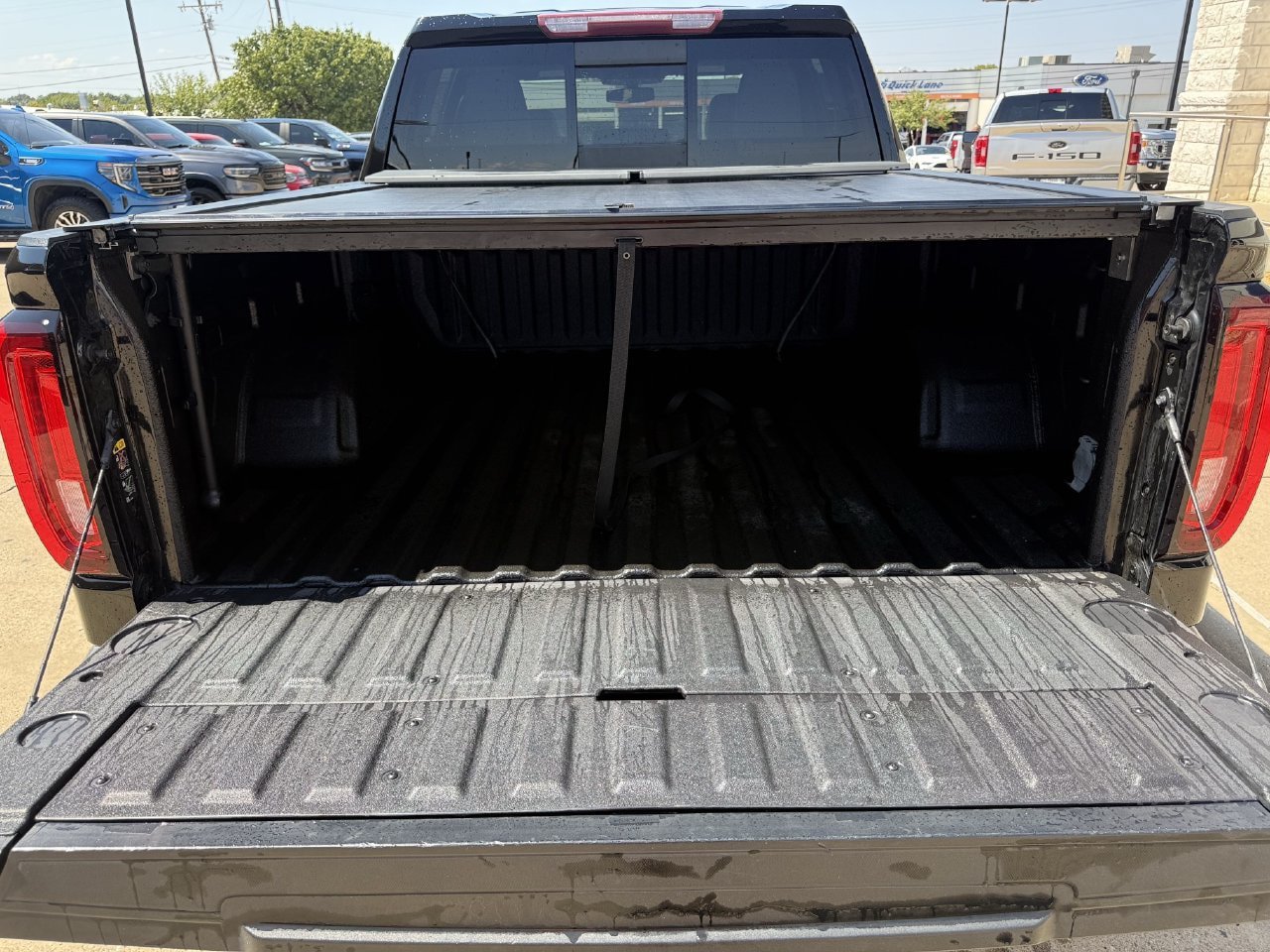Used 2022 GMC Sierra 1500 SLT AWD/4WD image 28