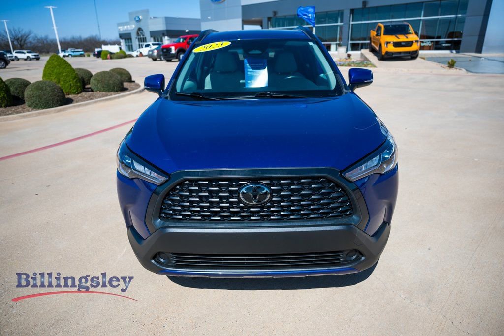 Used 2023 Toyota Corolla Cross LE image 2