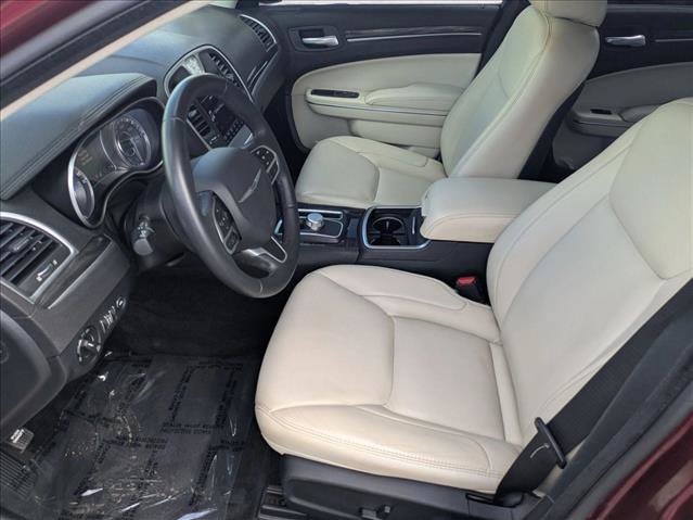 Used 2018 Chrysler 300 Touring L RWD image 17