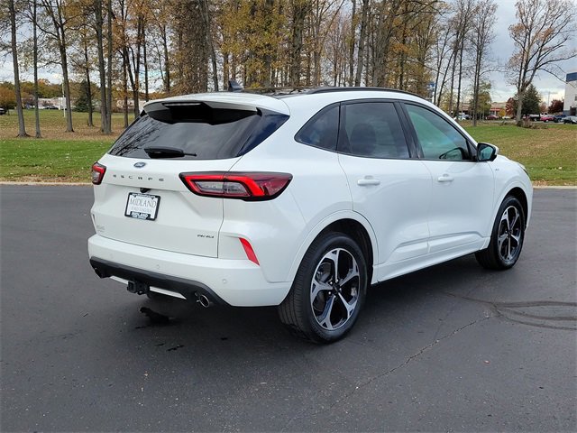 Certified 2023 Ford Escape ST-Line Select w/ Tech Pack #2 image 2