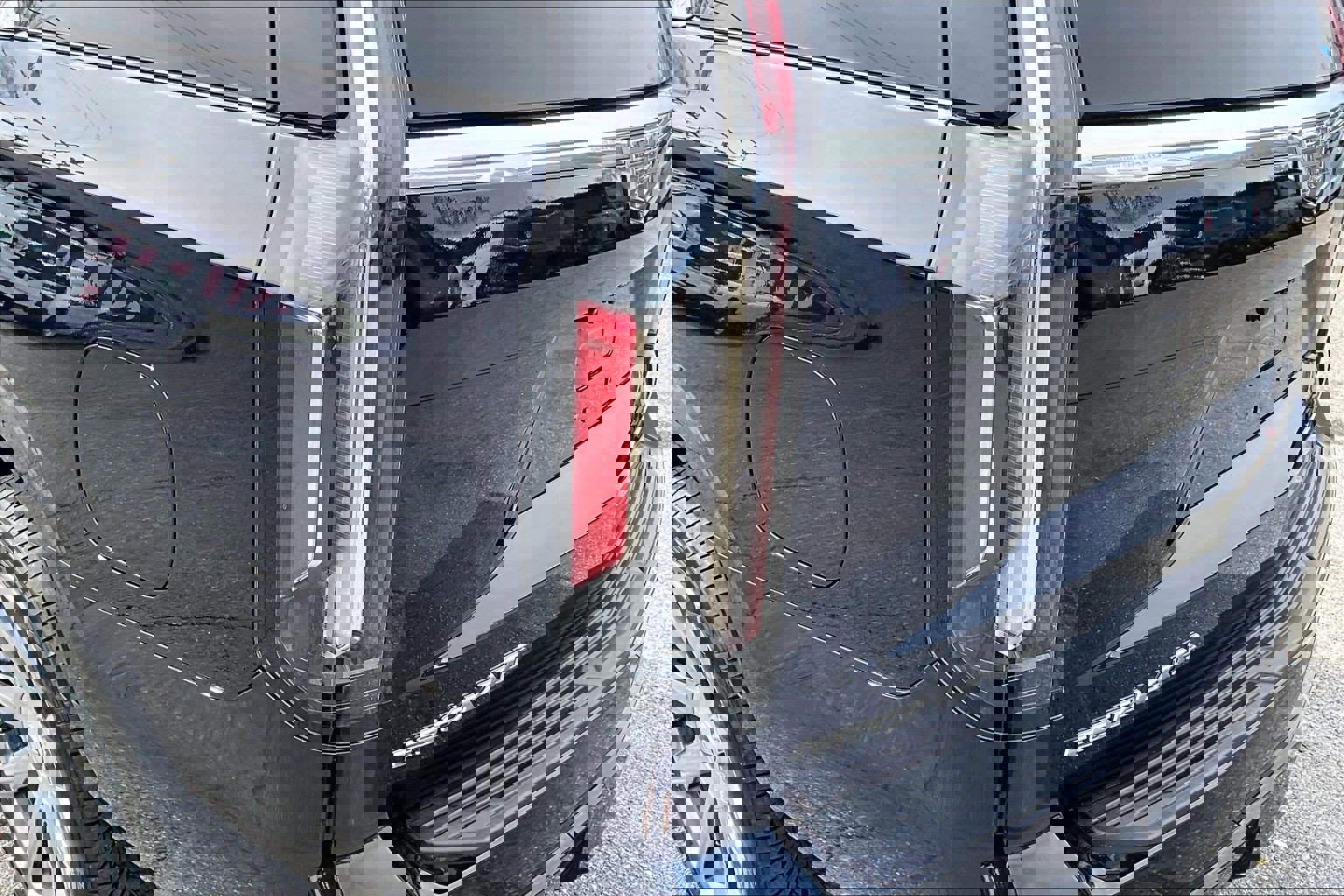 Used 2023 Cadillac Escalade Premium Luxury image 31