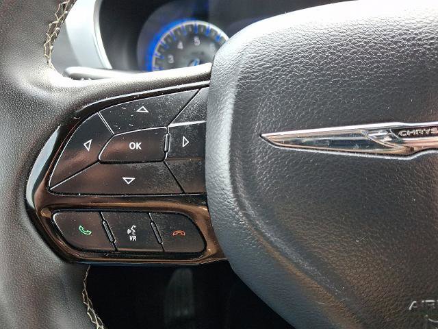 Used 2025 Chrysler Pacifica Limited image 23