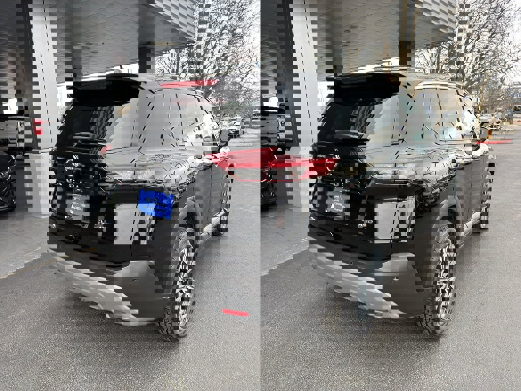 Used 2023 Nissan Rogue SV image 10